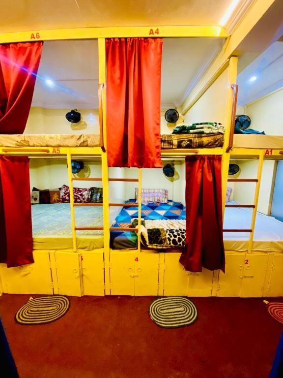 Namo Guest House Only For Indians 瓦拉纳西 外观 照片