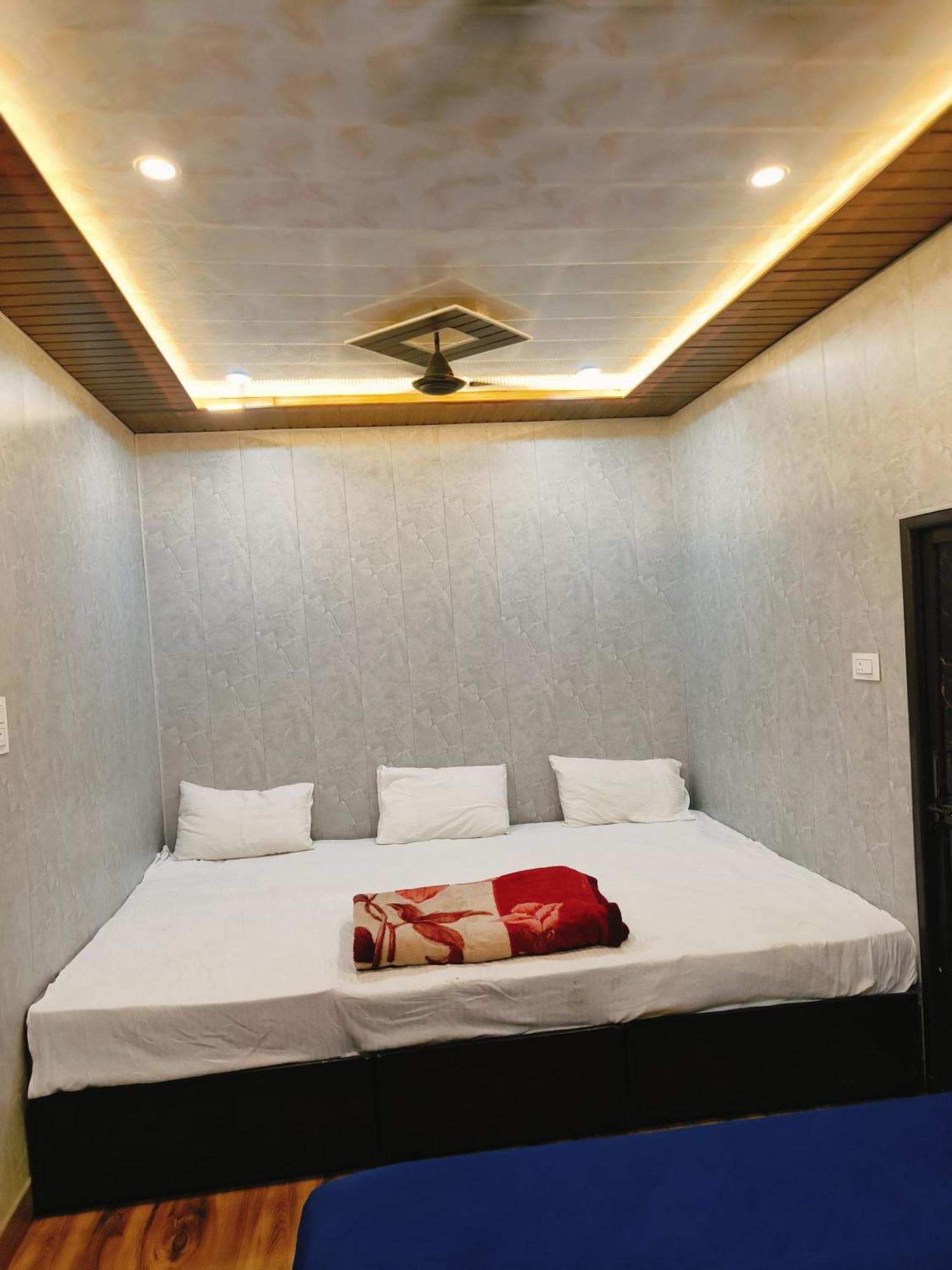Namo Guest House Only For Indians 瓦拉纳西 外观 照片